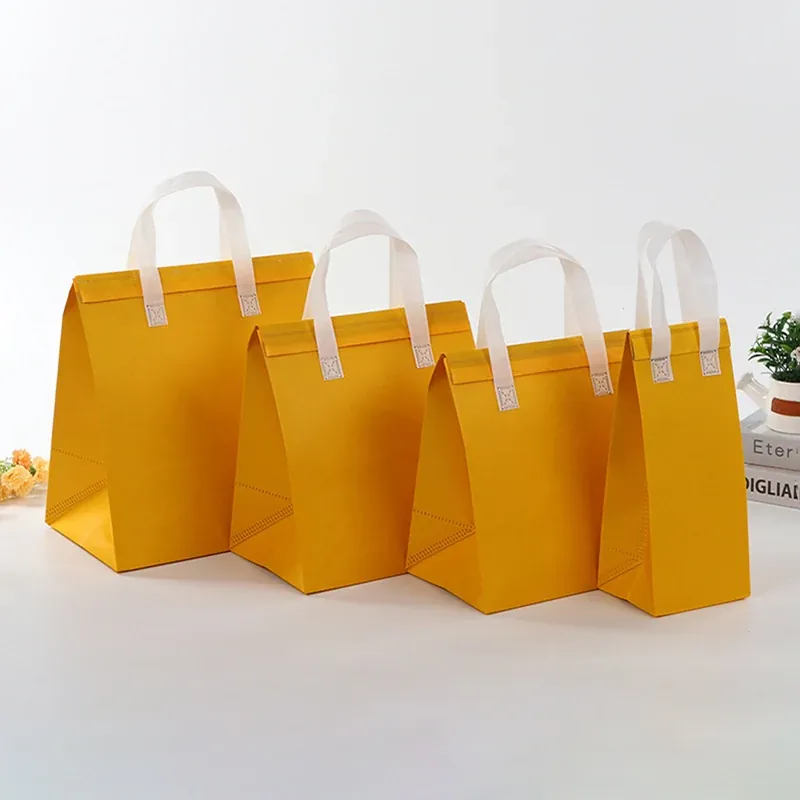 Túi giao hàng giữ nhiệt màu vàng với nhiều kích thước và quai xách trắng